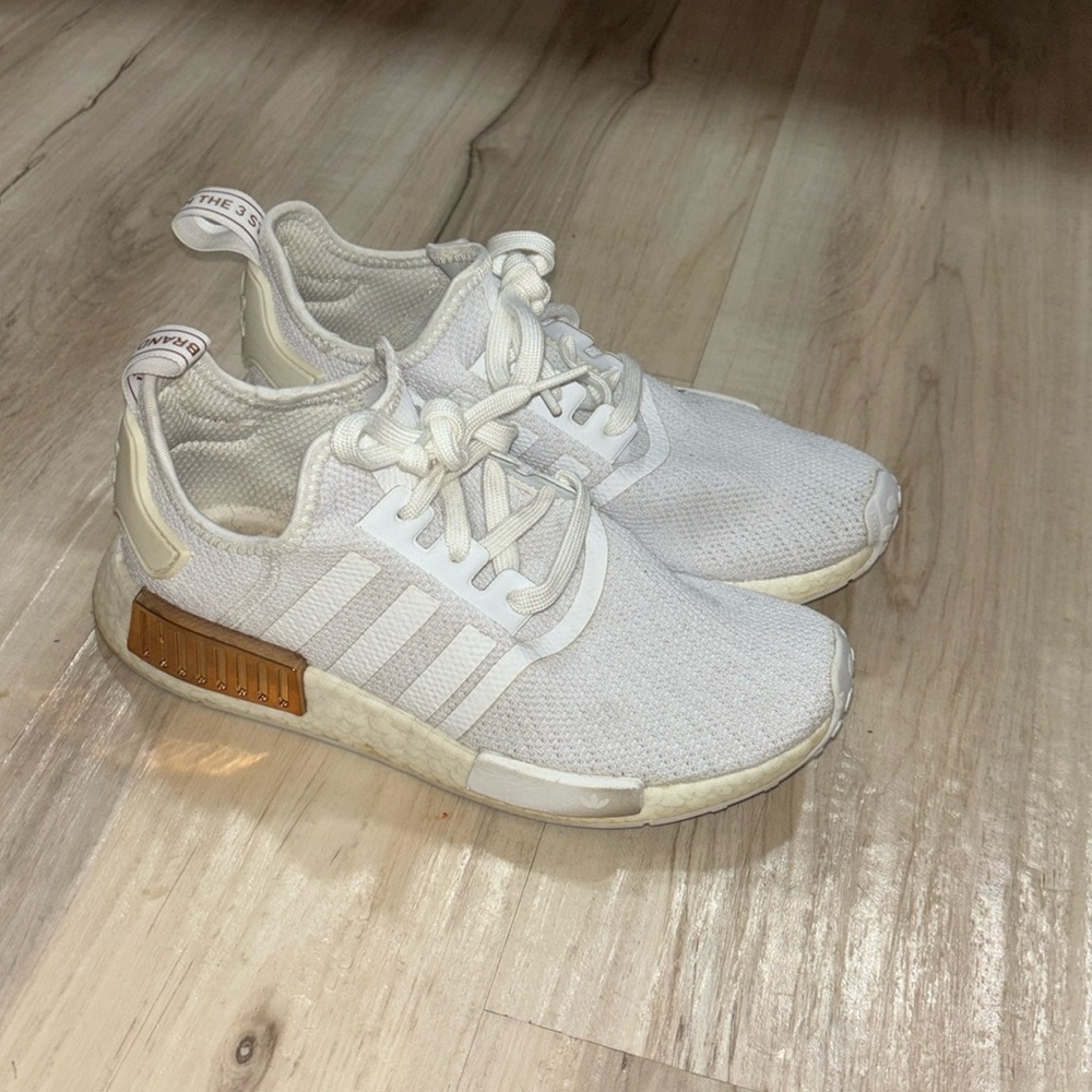 Women’s Adidas NMD R1 Sz 8